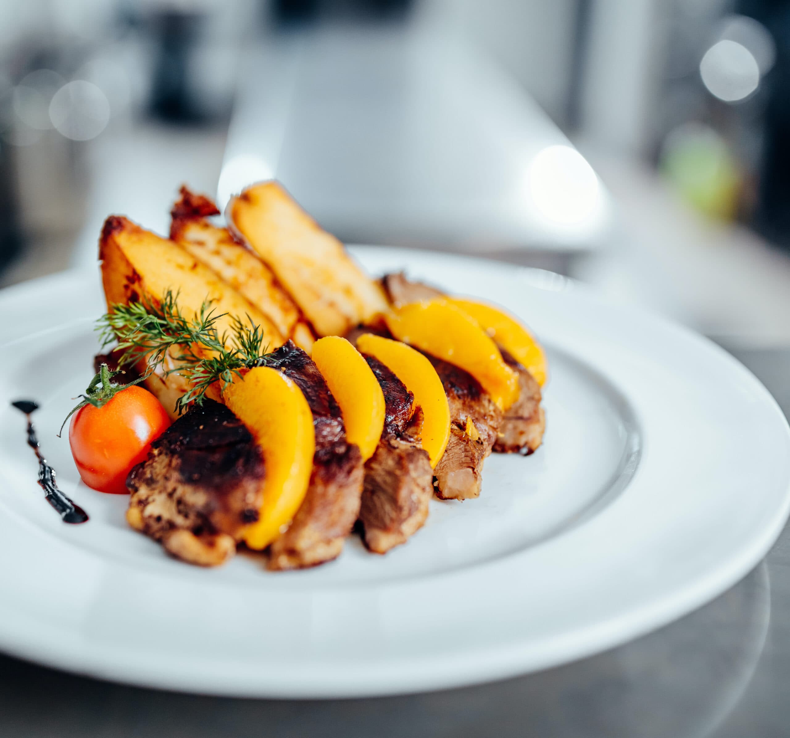 Liebevoll angerichtetes Gericht aus der Sonne